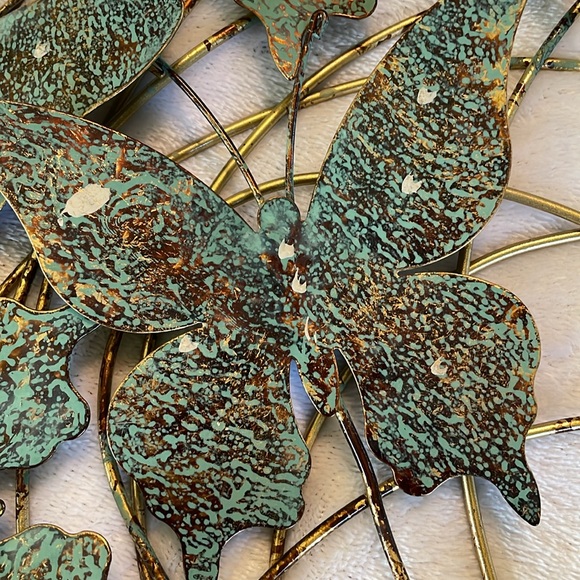 “Butterflies are free”  Wonderful circle of flying metal butterflies wall art. - Picture 9 of 9